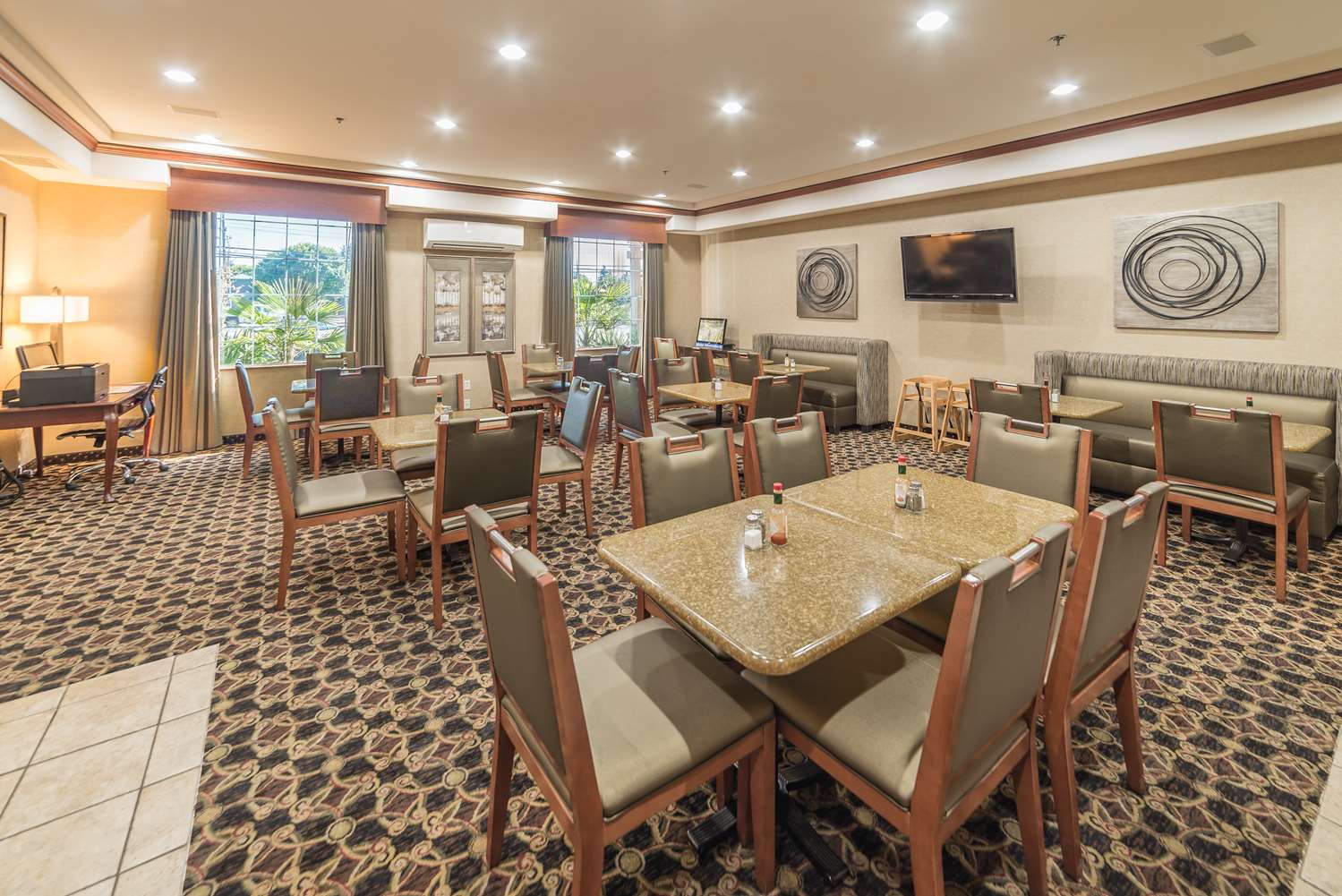 Best Western University Inn & Suites 7/10