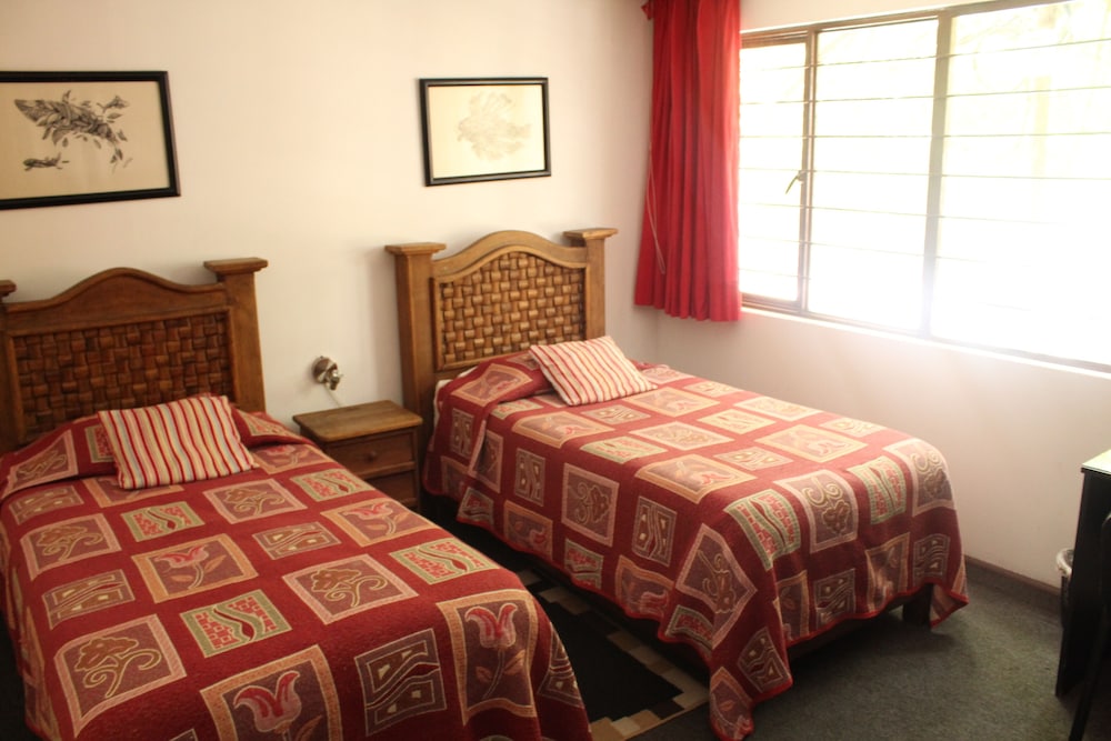 Hostal La Encantada 9/28