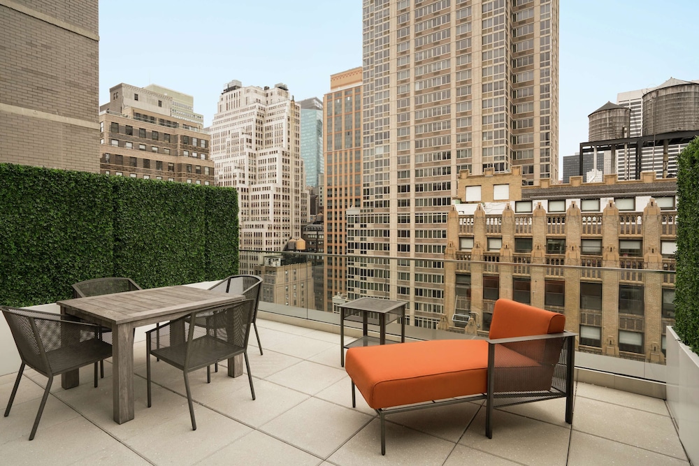 Embassy Suites by Hilton New York Manhattan Times Square 61/79