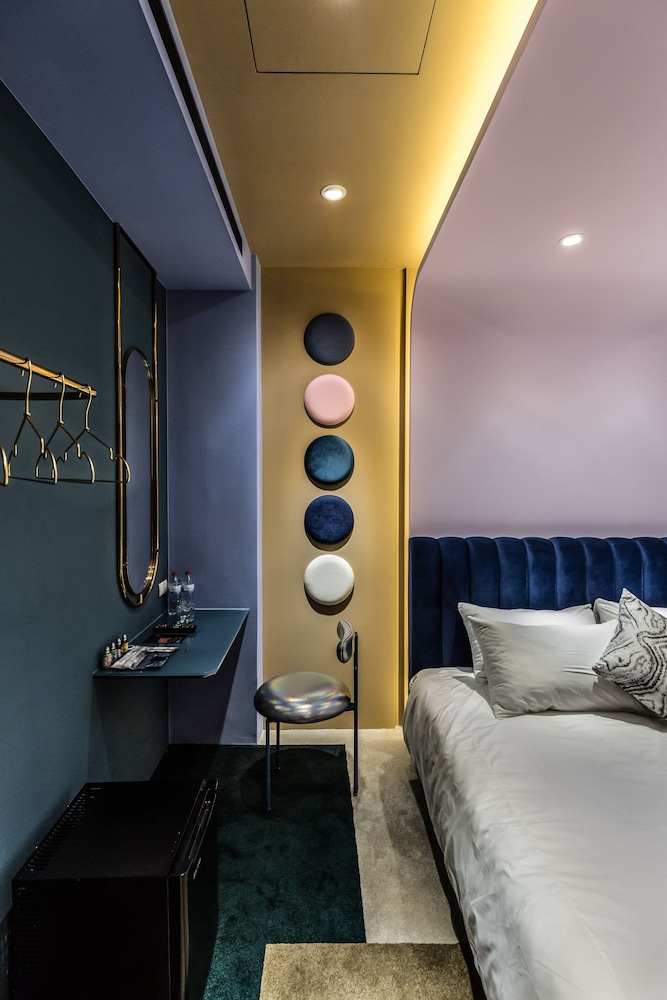DOUBLE BED