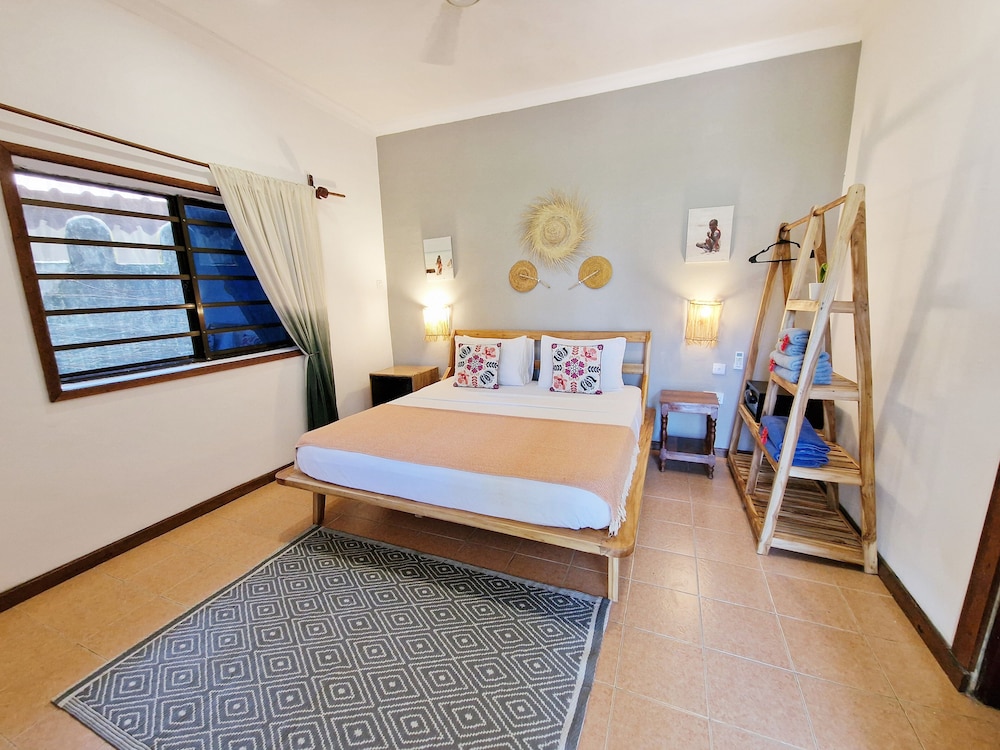 COMFORT, KING BED, OCEAN VIEW