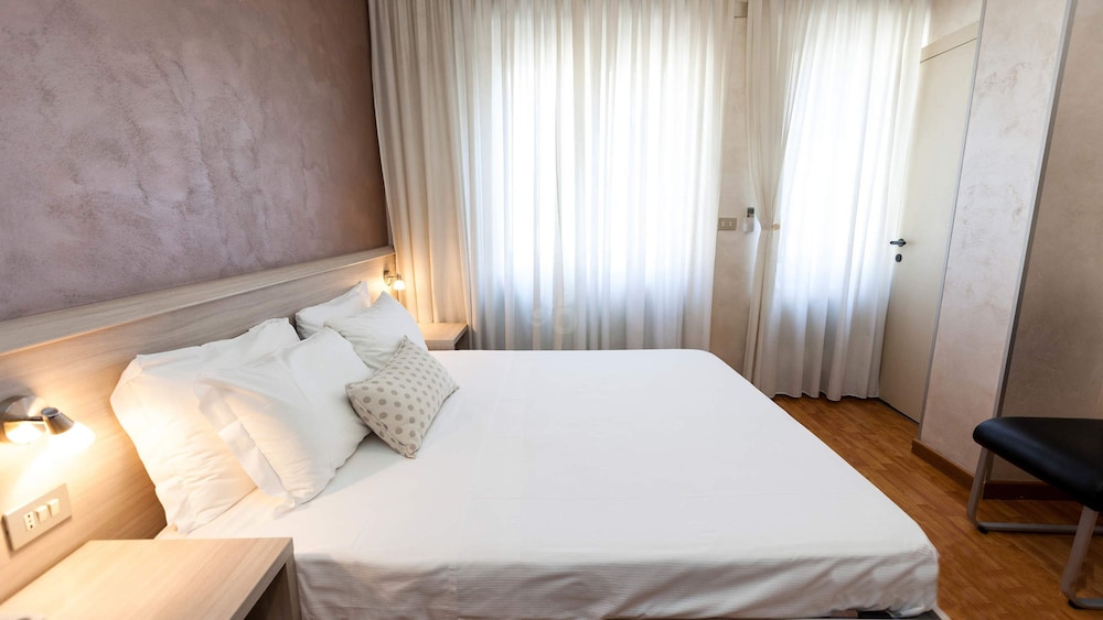 Lis Hotel 16/73