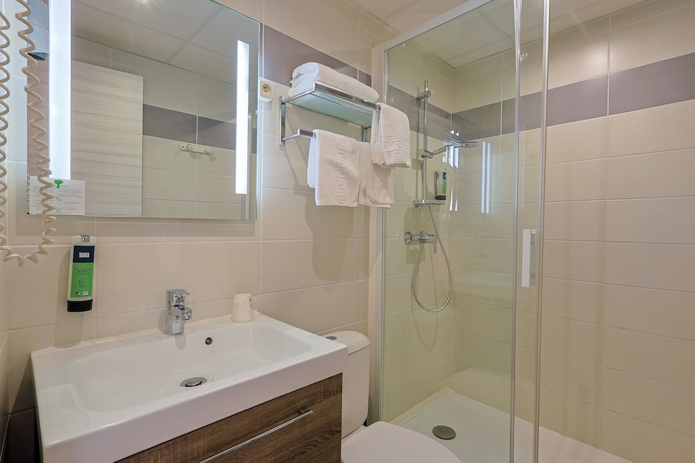 HOTEL MEDITERRANEE 39/42