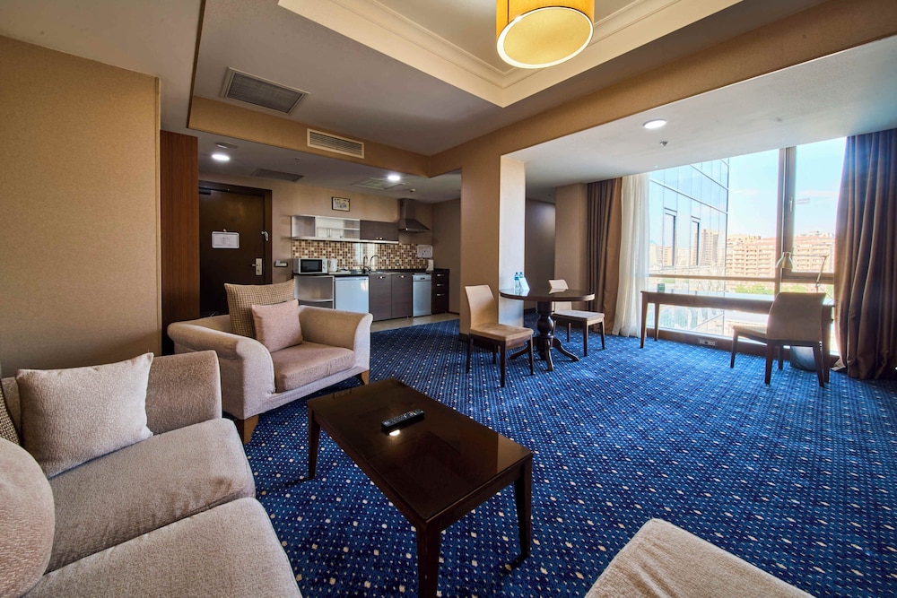 Parkside Hotel Apartments 32/44