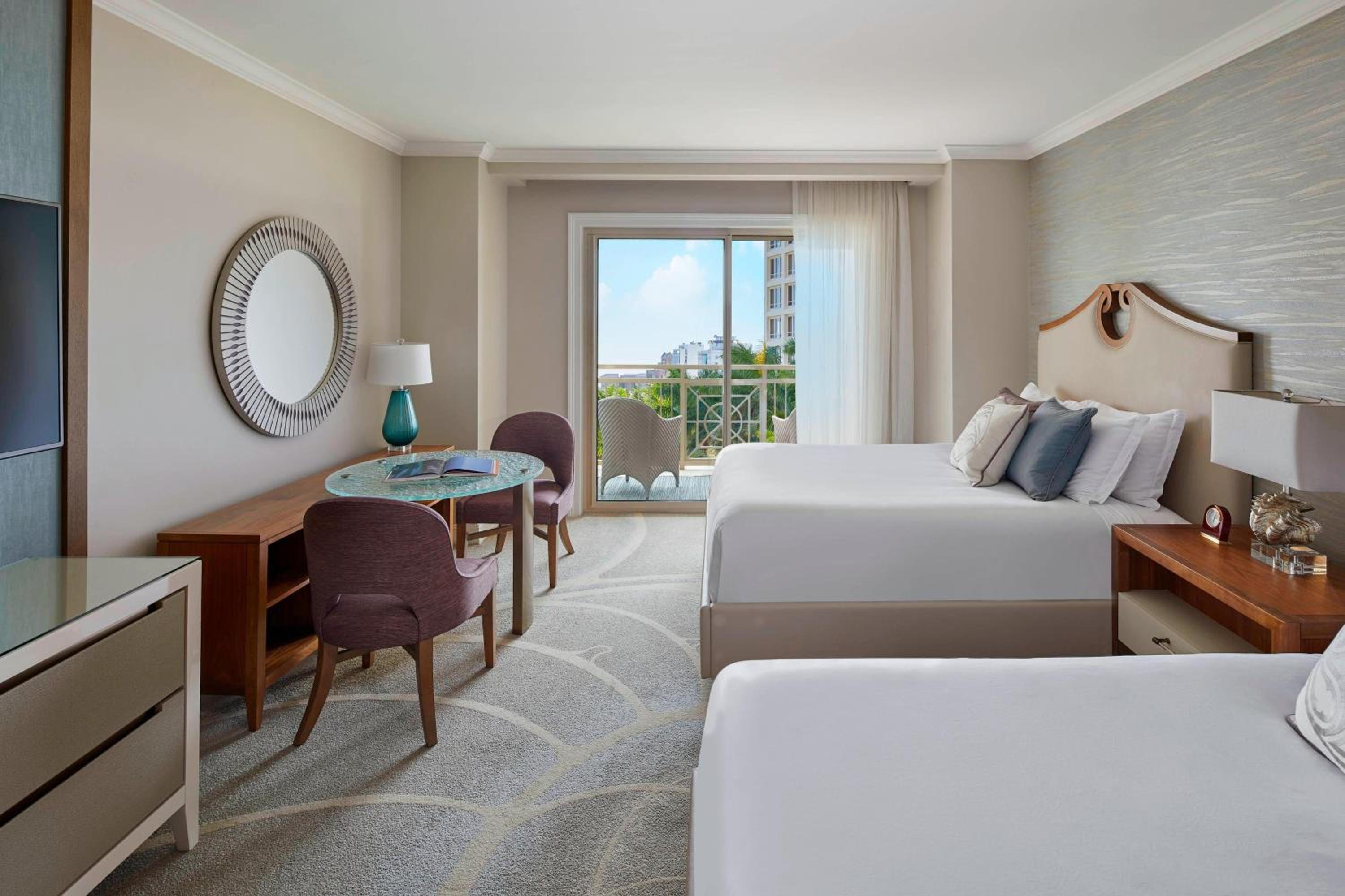 Deluxe, 2 Queen Beds, Balcony, Bathtub, Accessible