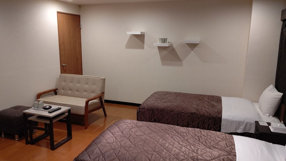 E Hotel Warabi 31/39