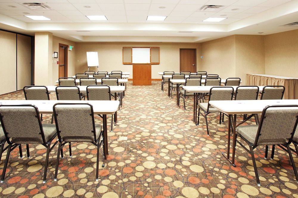 Holiday Inn Express Hotel and Suites Los Alamos Entrada Park 64/73