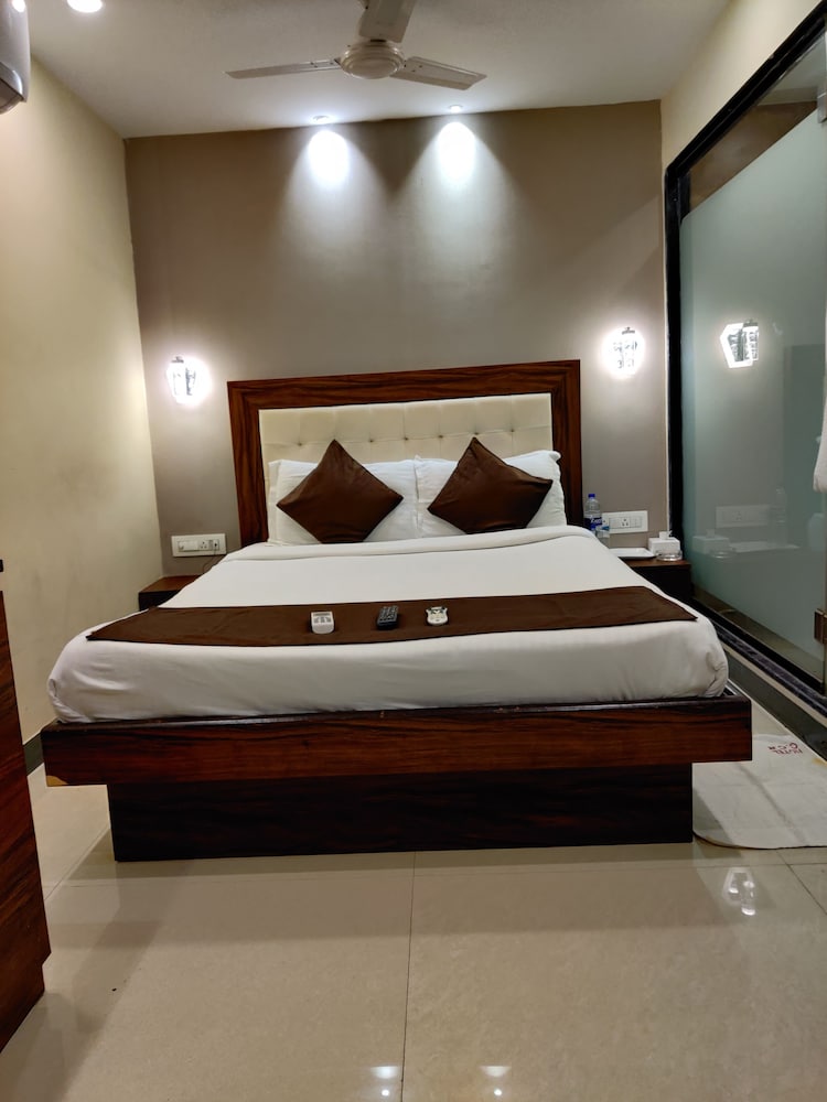 Fabhotel Garden Creek Residency Andheri 8/22