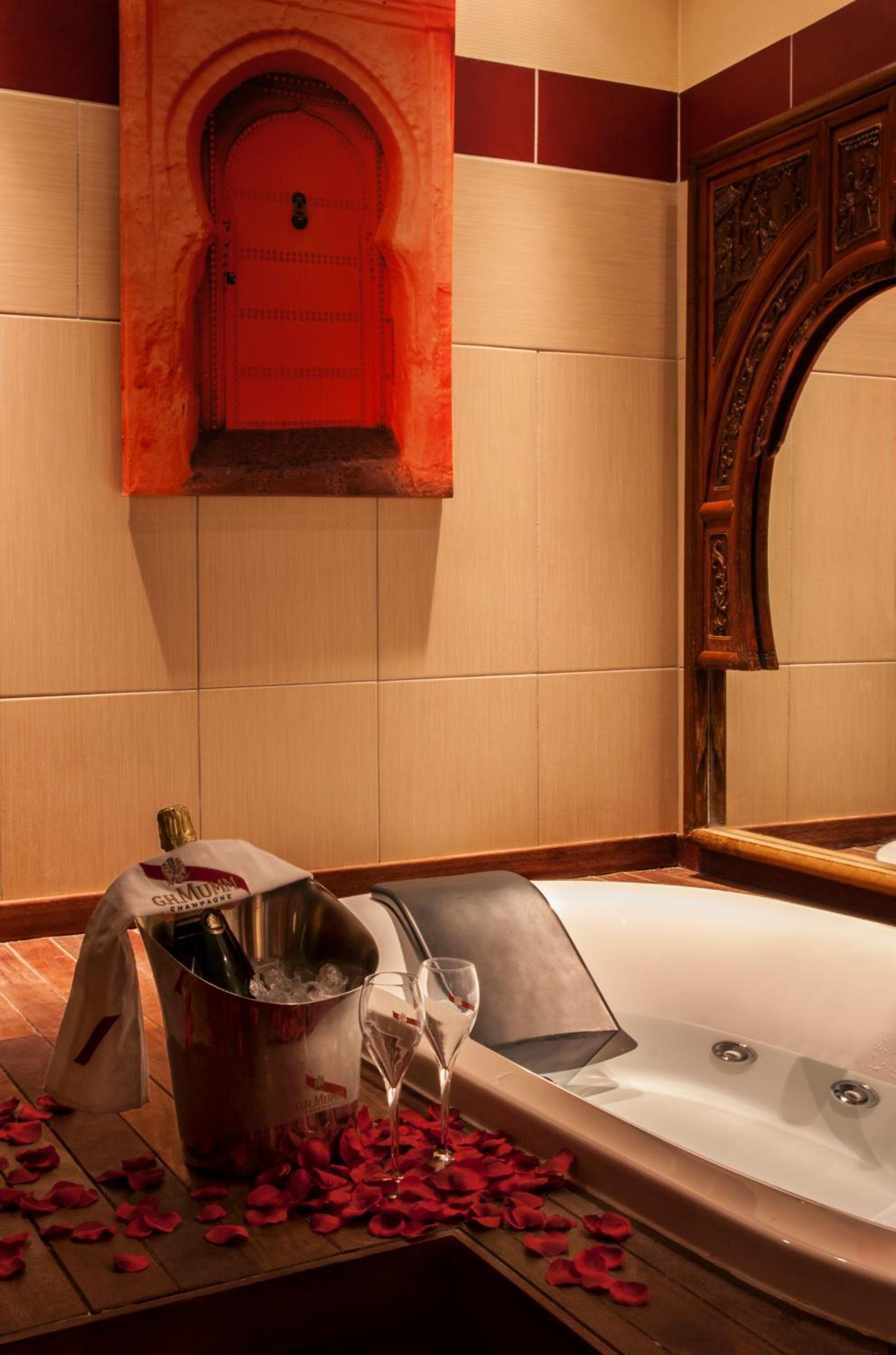 جناح بجاكوزي، Hotel Spa Le Lion D Or 6/8