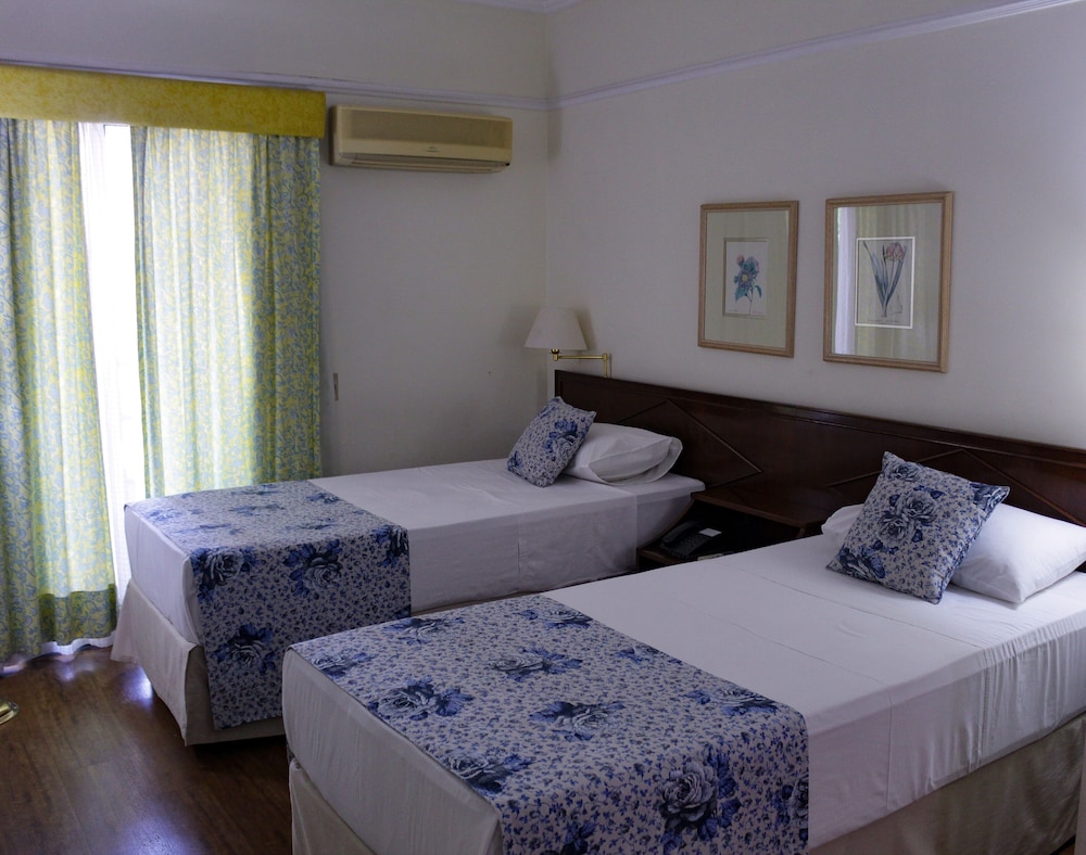 SUITE, TWIN BEDS