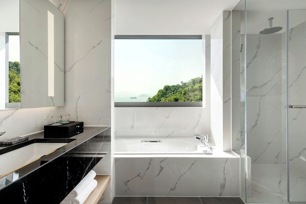 Room, King Bed, Ocean Front، Le Meridien Cyberport Hotel 2/2