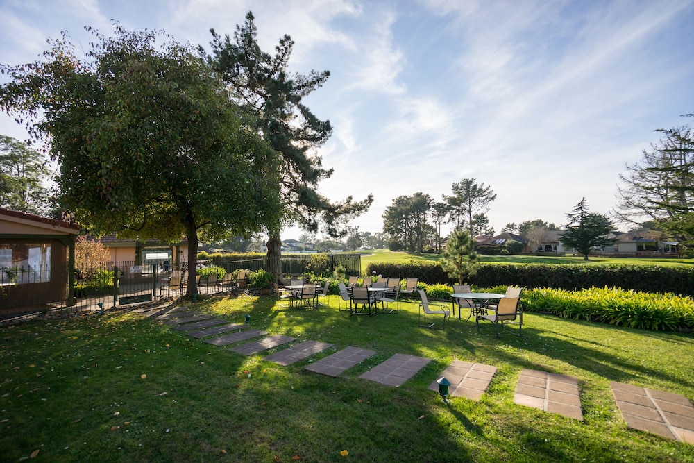 Half Moon Bay Lodge 37/59