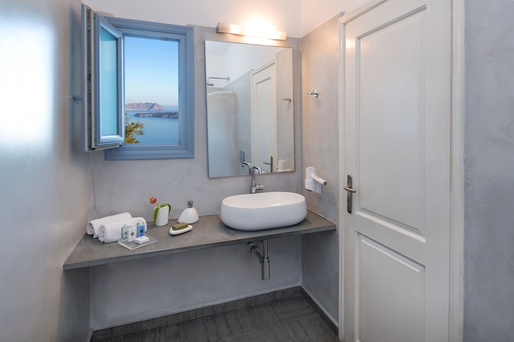 Apanemo Hotel and Suites 57/59