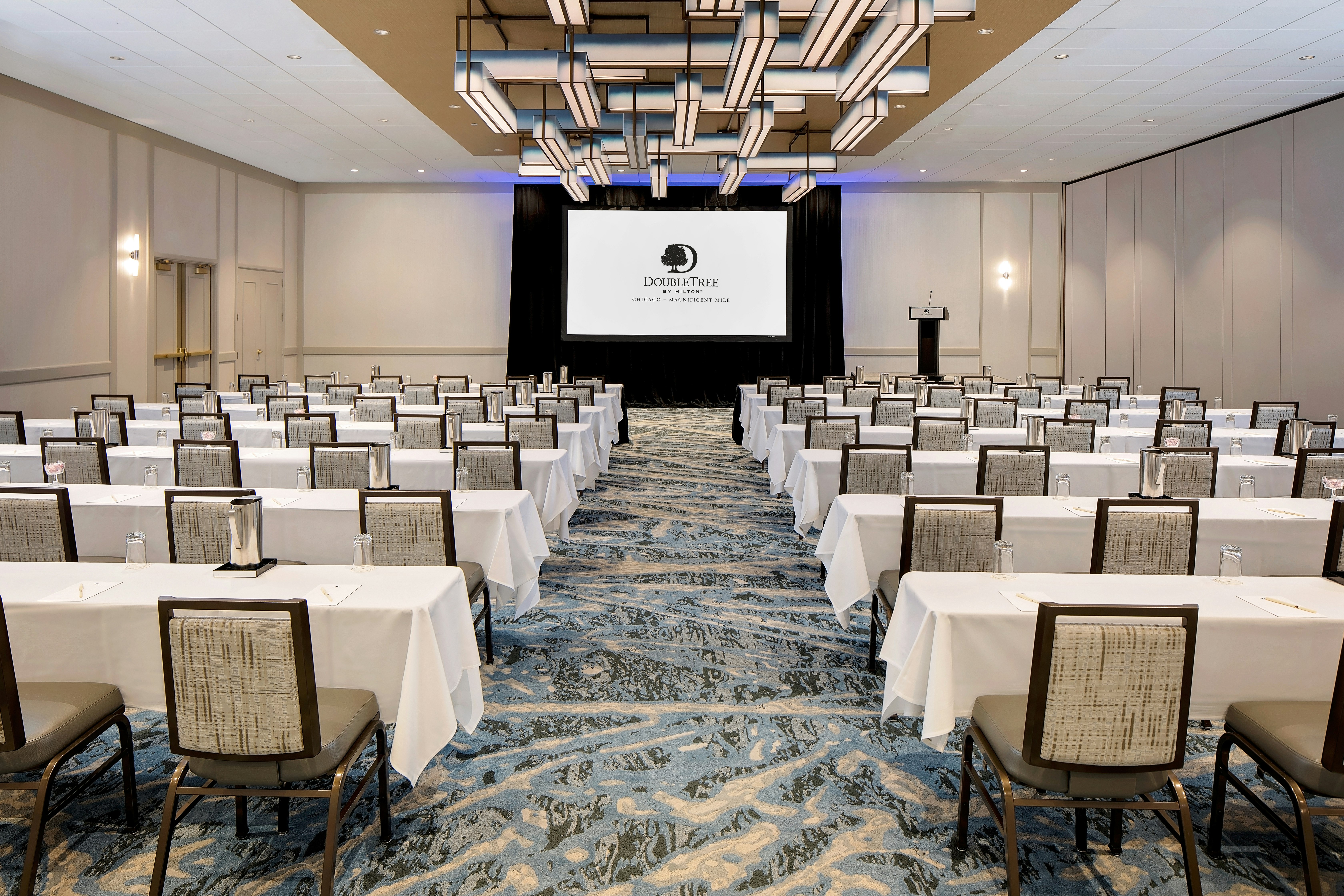 DoubleTree by Hilton Hotel Chicago Magnificent Mile 62/79