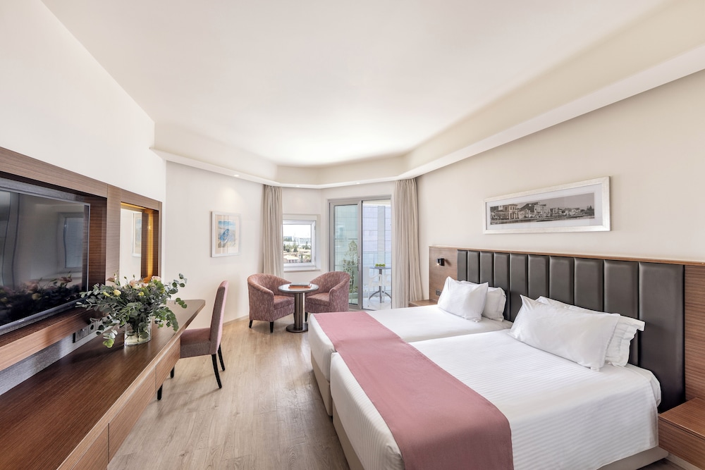 ROOM, TWIN BEDS, CITY VIEW