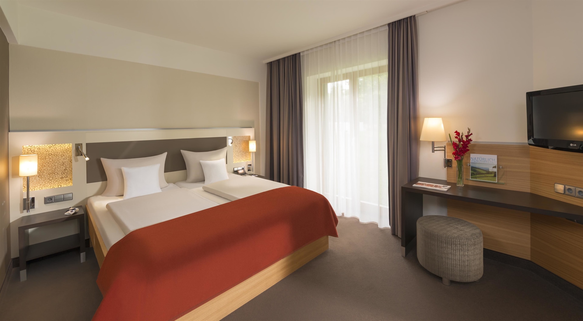 DELUXE, DOUBLE BED