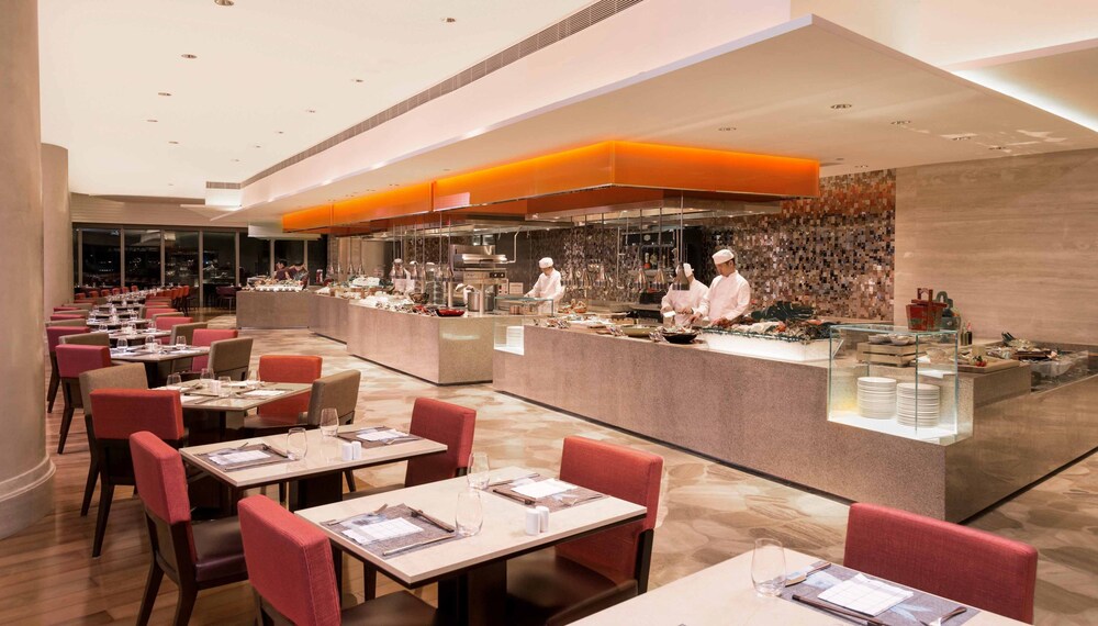 Crowne Plaza Macau 57/77