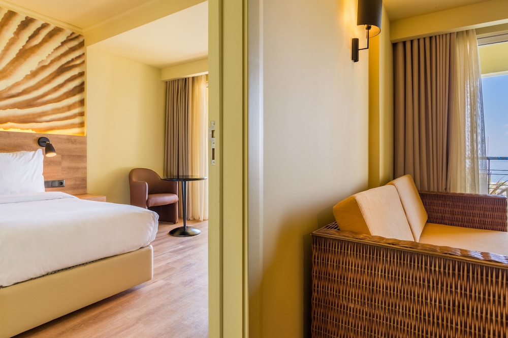 Calheta Beach by Savoy Signature 23/79