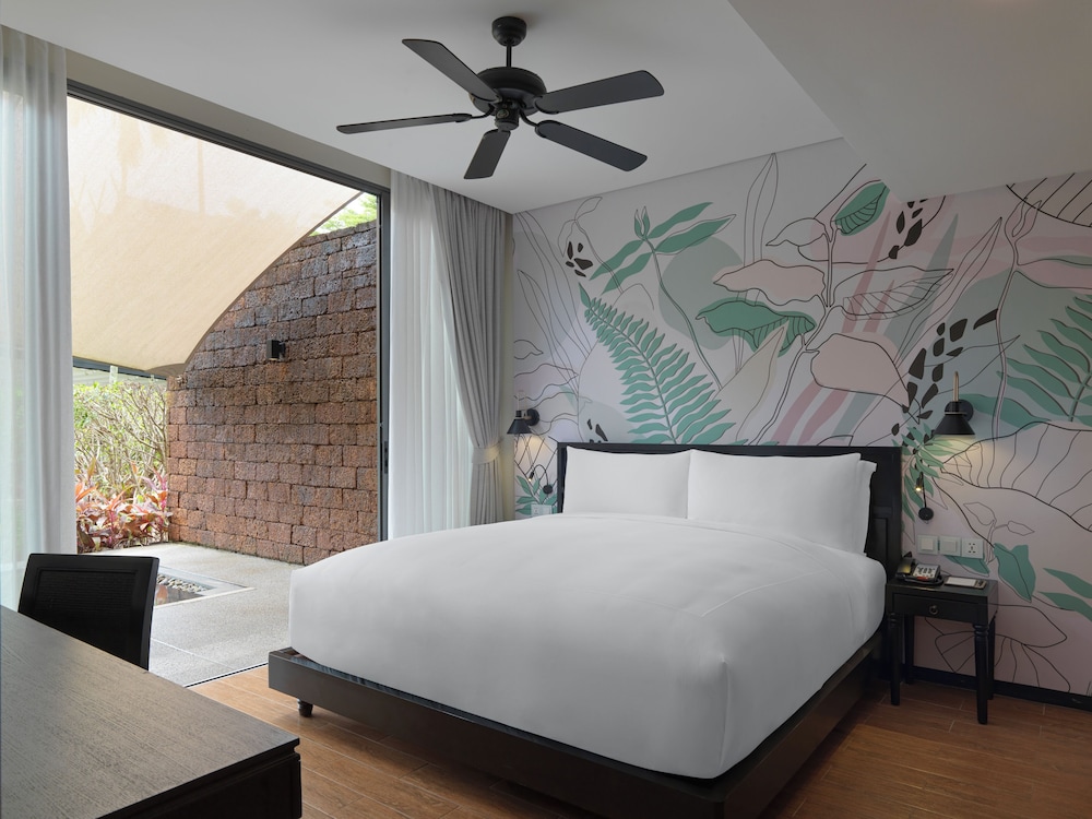 2 Bedrooms, Pool, Suite, King and Twin Beds, Pet Friendly