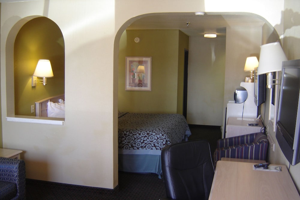 Days Inn By Wyndham Carlsbad Nm 6/65