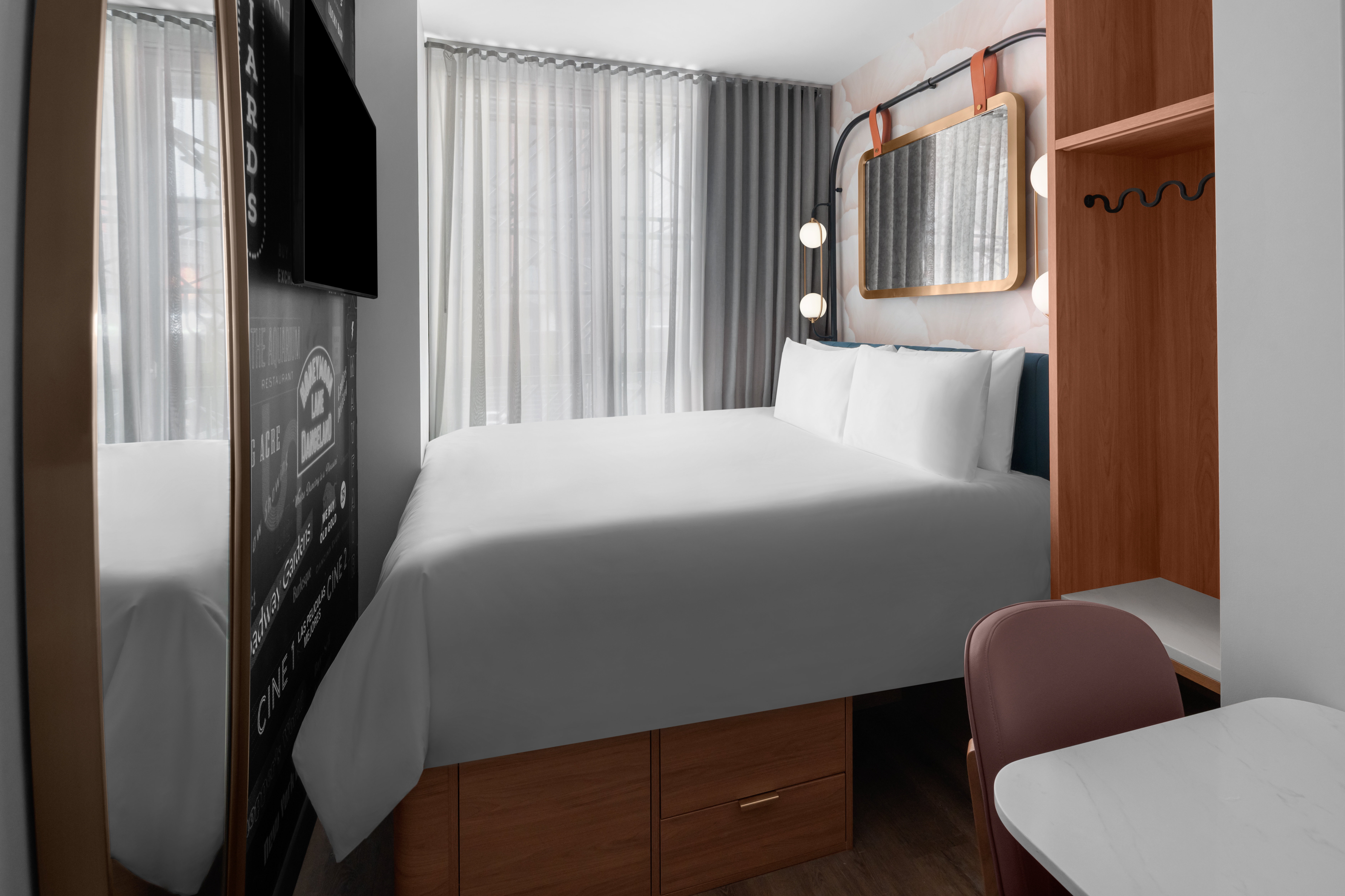 Room, King Bed, Times Square View, Accessible