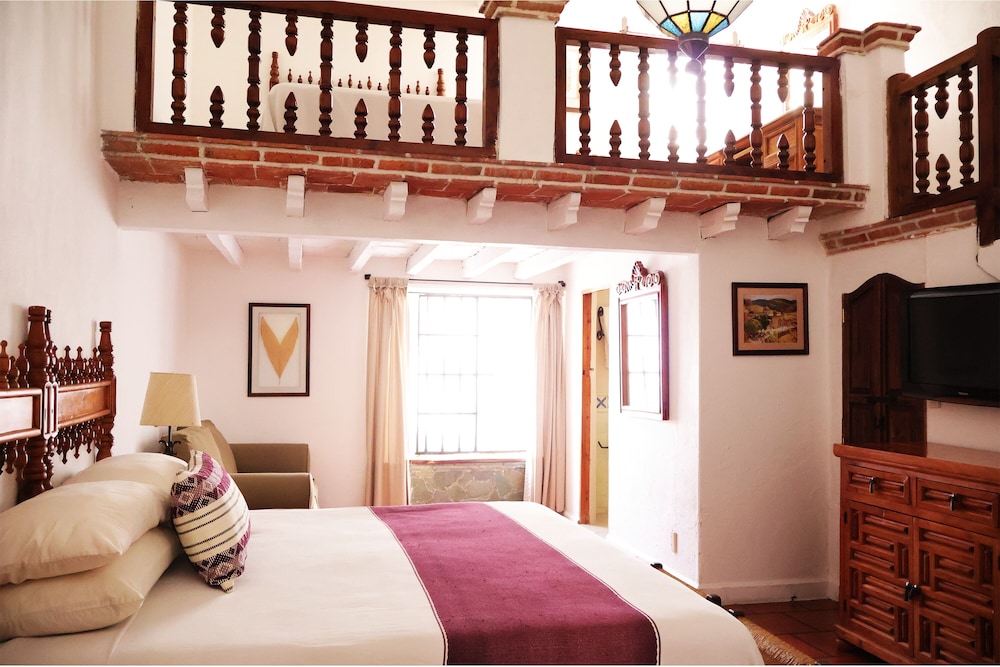 Hotel Los Arcos 24/65