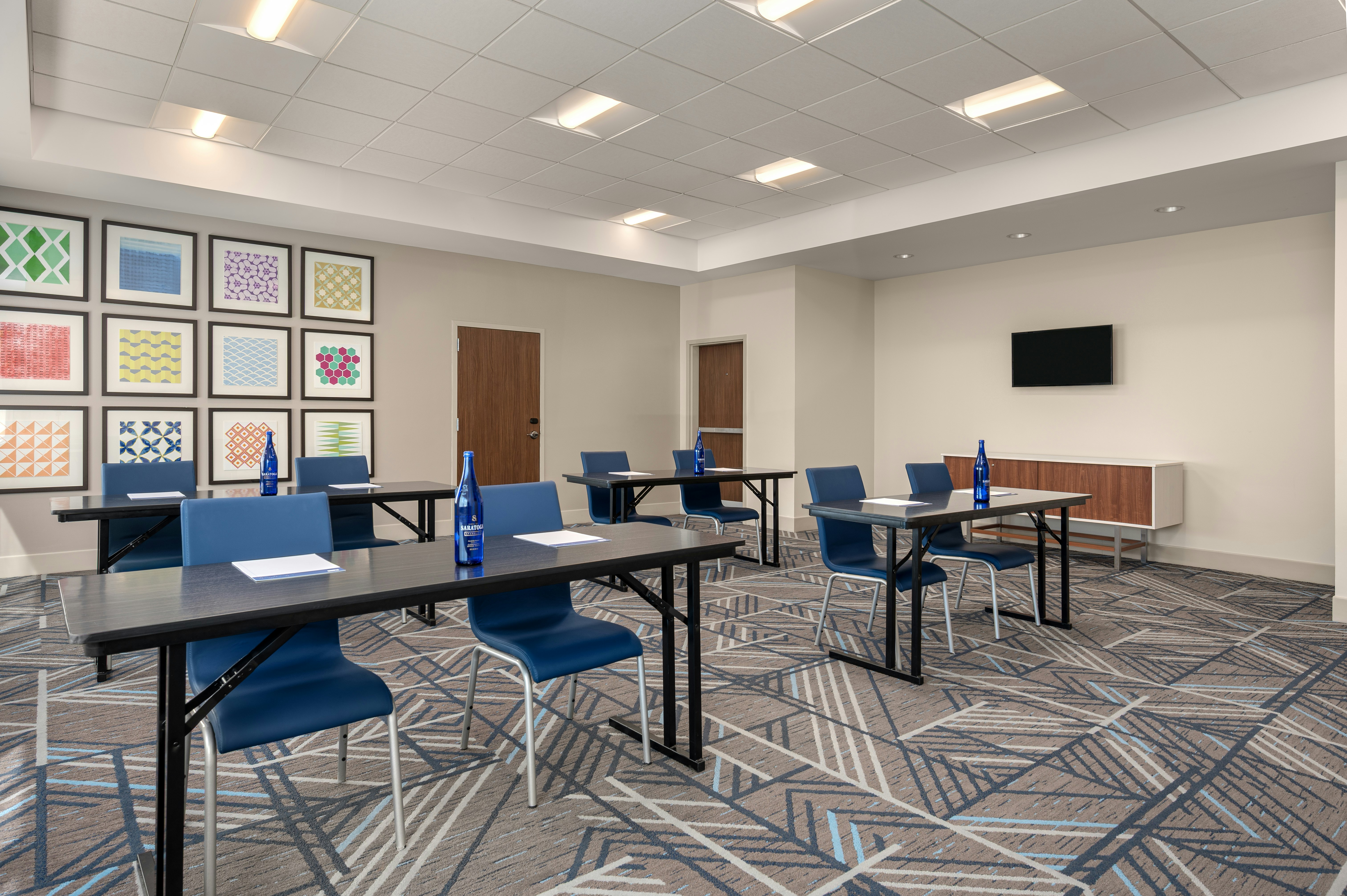 Holiday Inn Express & Suites Queensbury - Lake George Area 67/71