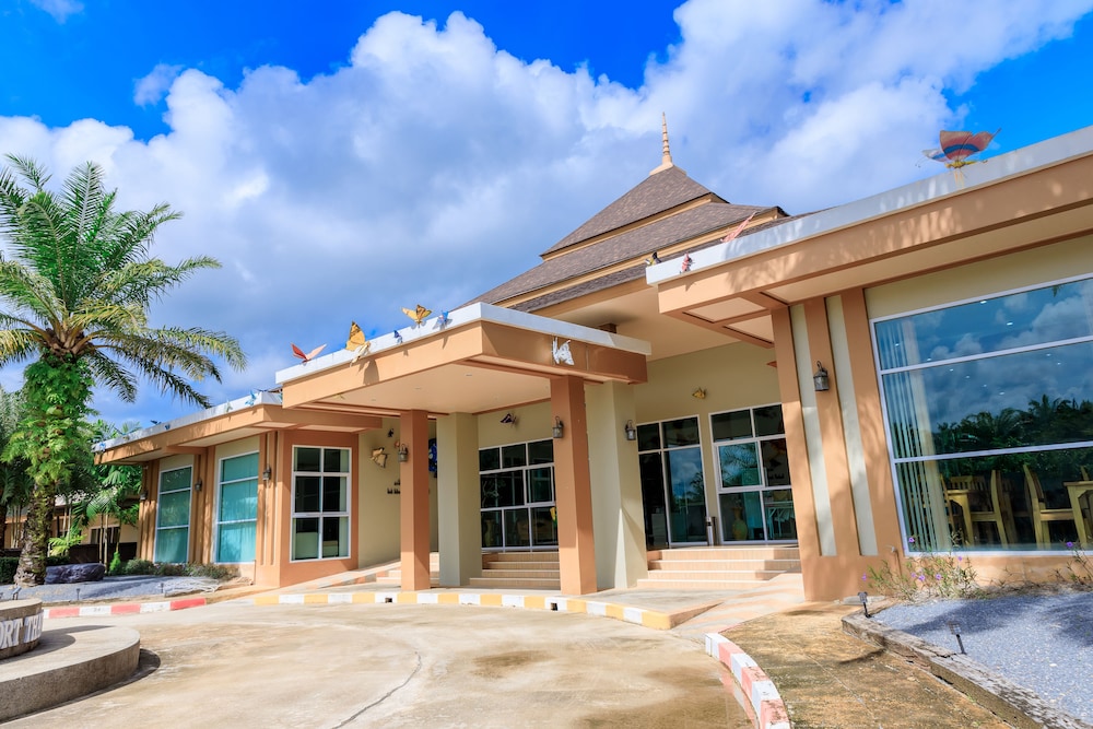 Saline Hot Spring Resort in KHLONG THOM