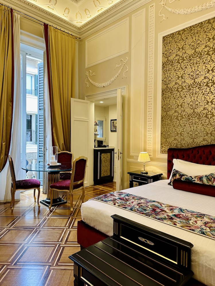 ROYAL, SUITE, CITY VIEW, BALCONY