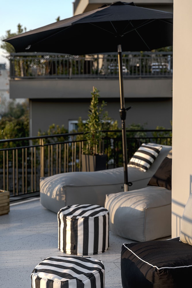 Clyde Athens by Nin&Bau 10/50