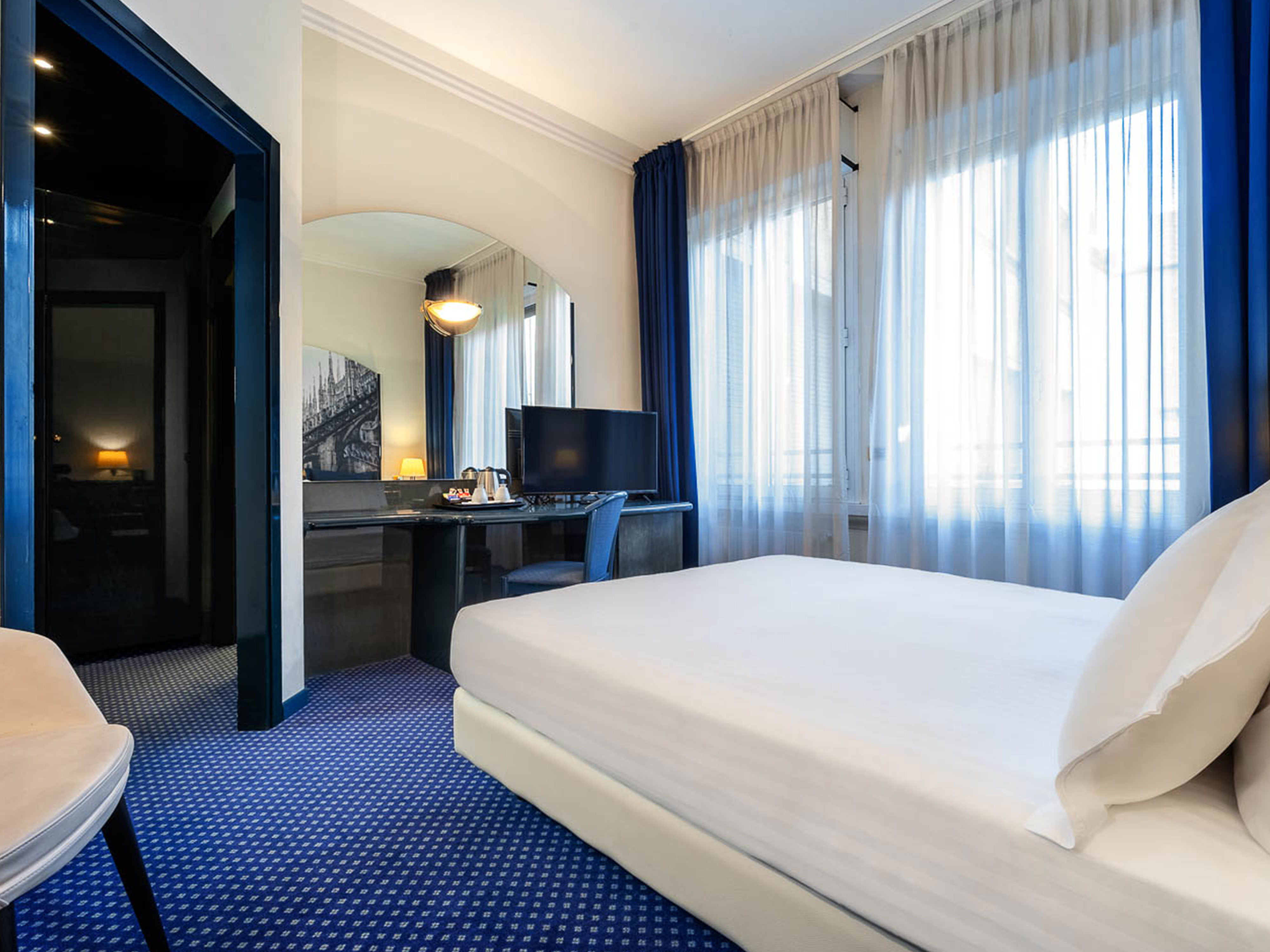 ROOM, SINGLE