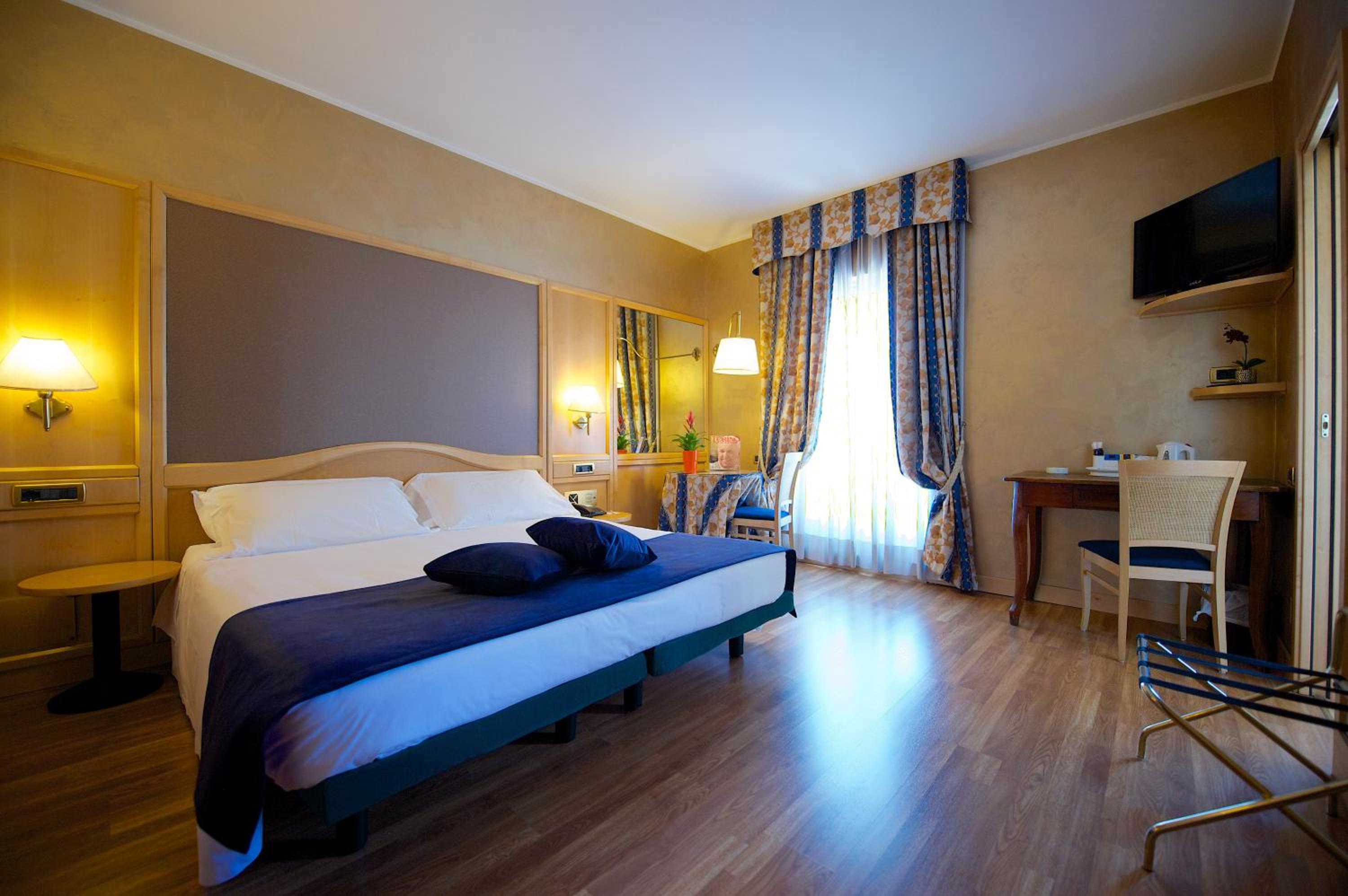 Superior, Queen Bed, with View, Best Western Hotel Luxor 5/10
