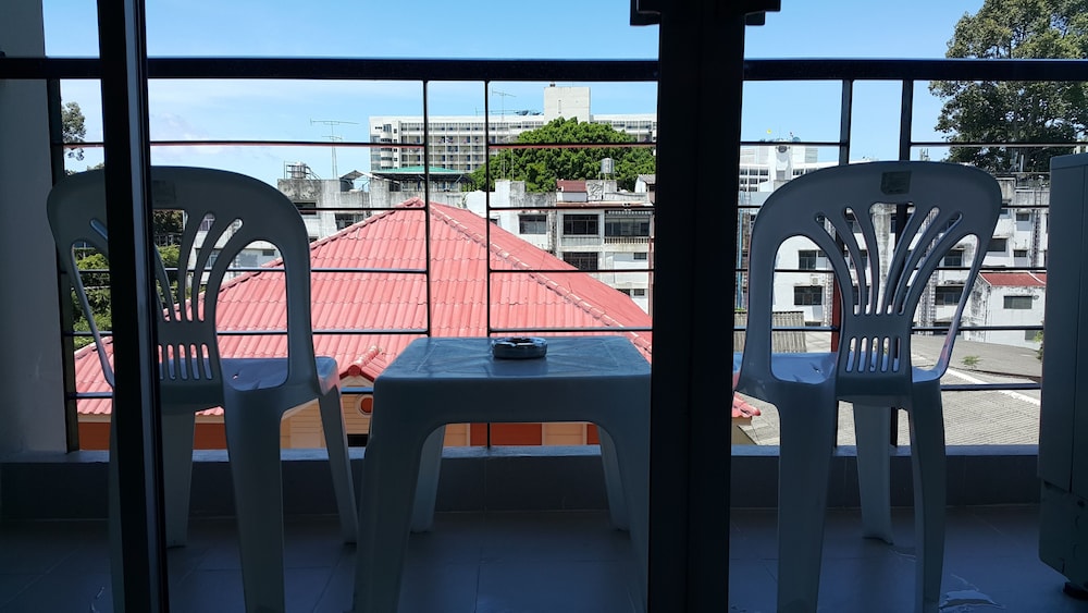 April Suites 52/64