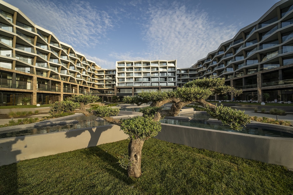 Wave Resort 68/70