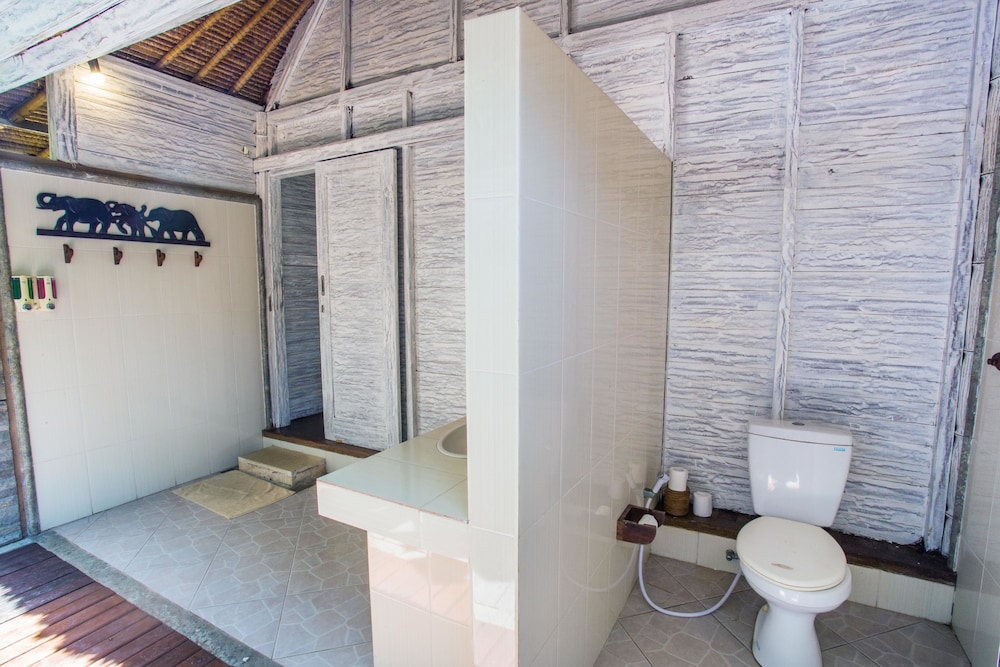 Lembongan Bay Shore Huts 69/71