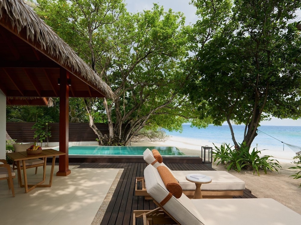 Dusit Thani Maldives 42/66