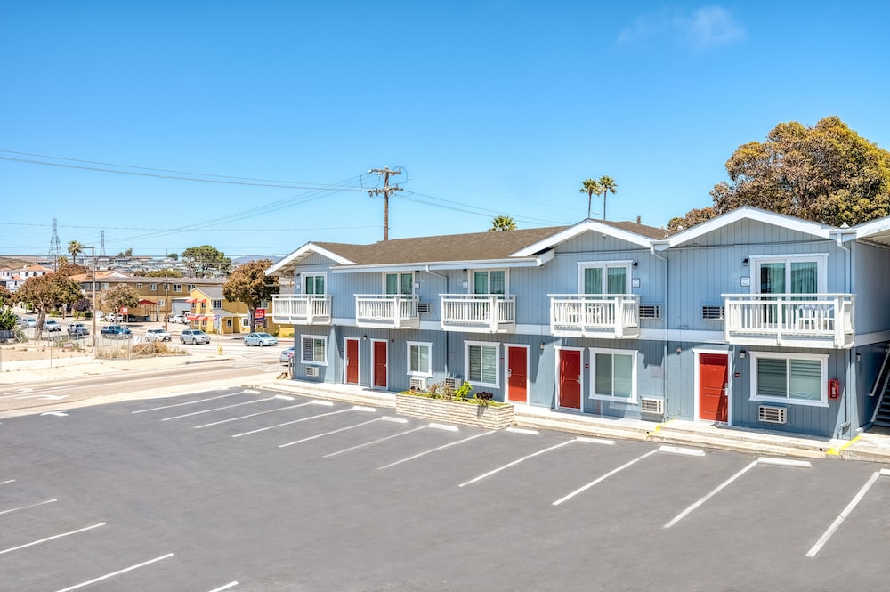 Harbor House Inn 2/50