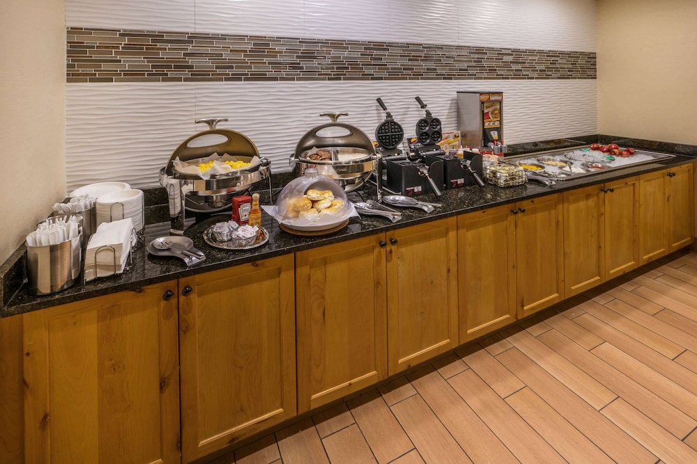 La Quinta Inn and Suites by Wyndham Idaho Falls/Ammon 38/54