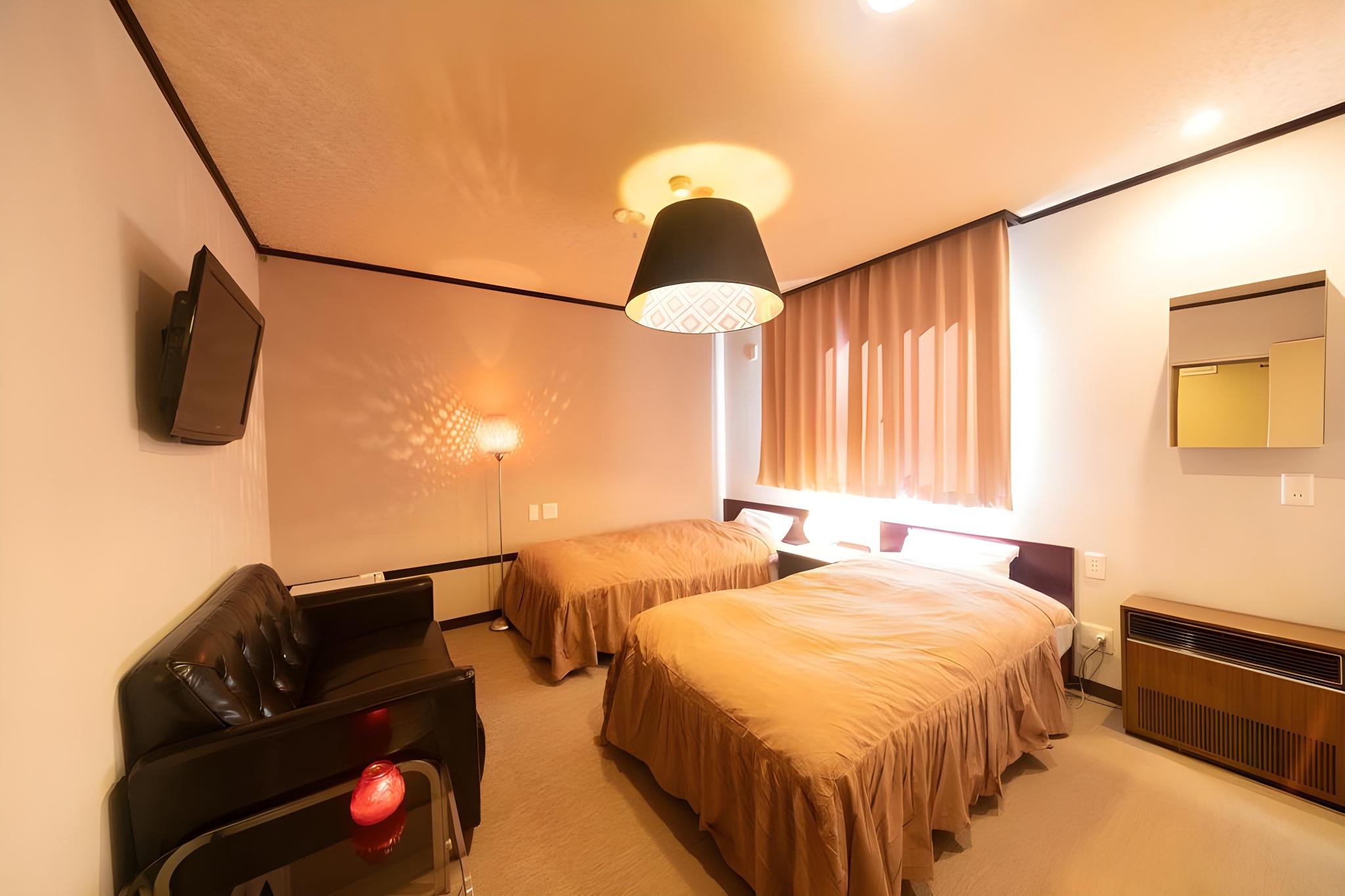 غرفة بسريرين منفصلين بحمام خاص، Kagura White Horse Inn 2/3