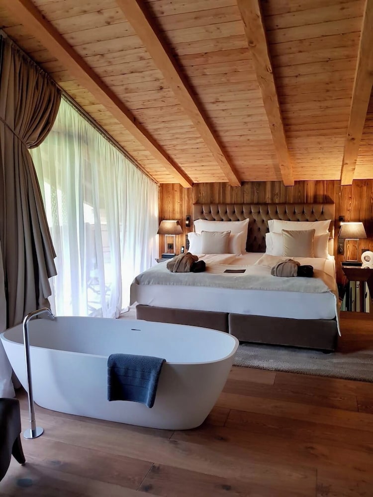 Hotel Montchalet 10/50