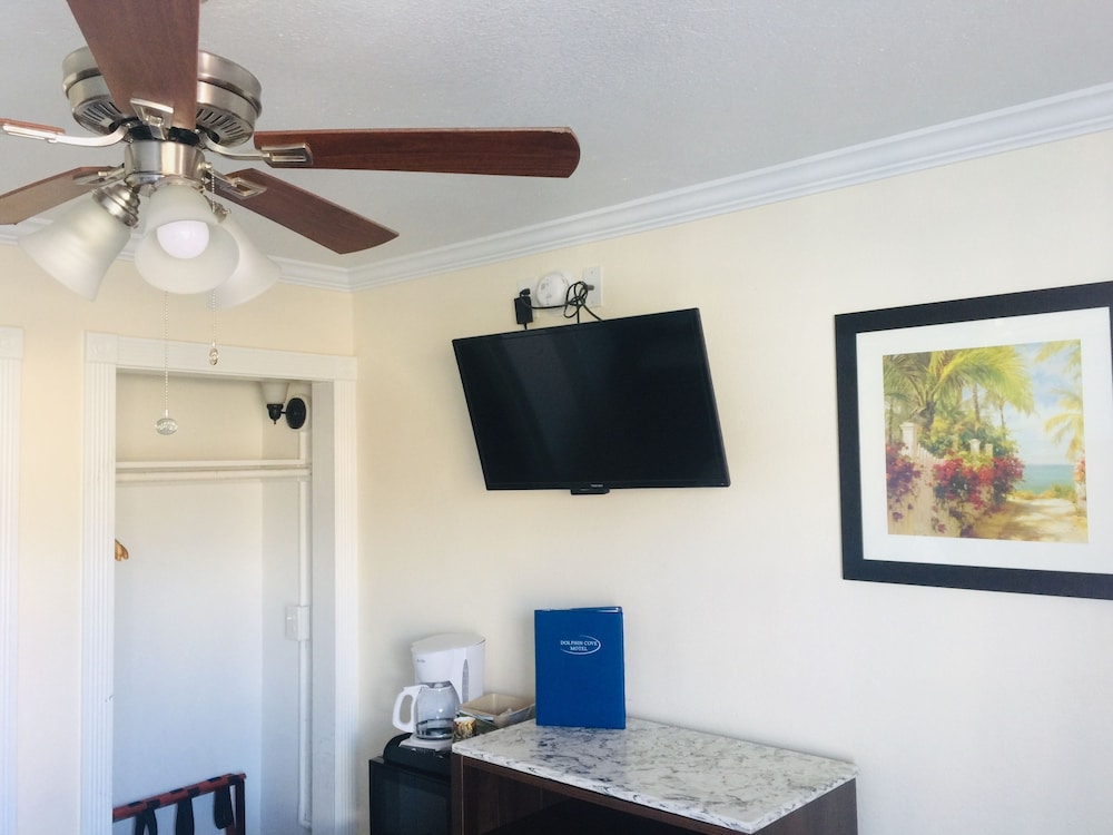 DOLPHIN COVE MOTEL 41/69