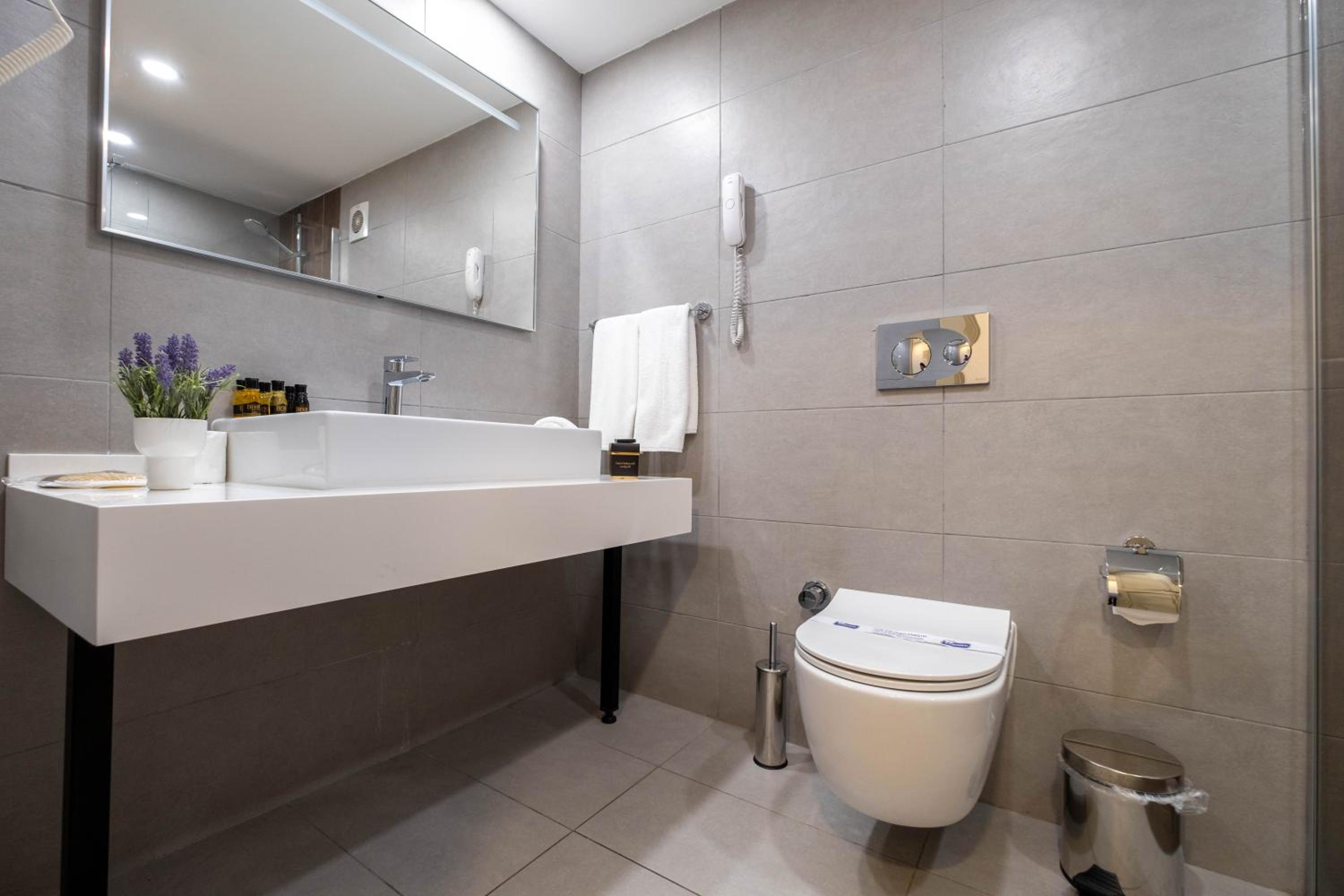 غرفة اقتصادية ثلاثية، Berr Hotel 9/9