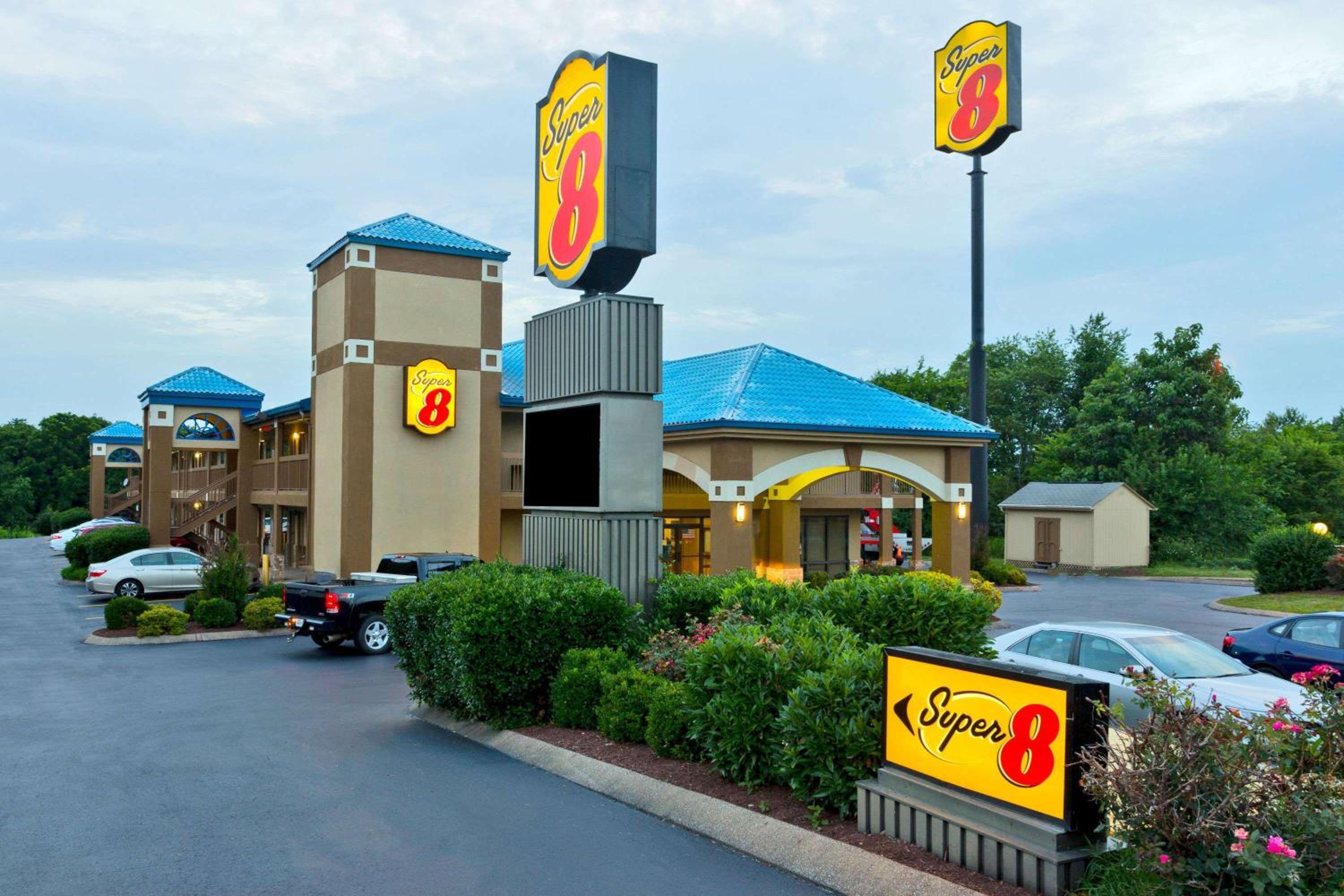 Super 8 by Wyndham Franklin Hwy 31 30/36