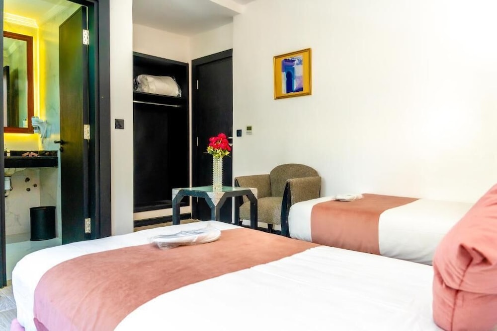 Hotel Les Ambassadeurs 12/35