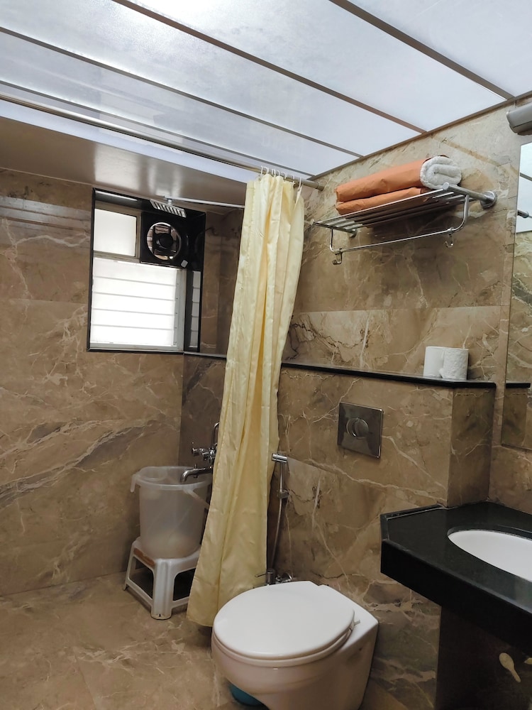 Hotel Shreyas 39/40