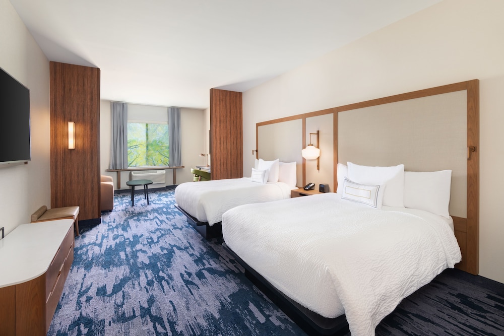 suite, multiple beds