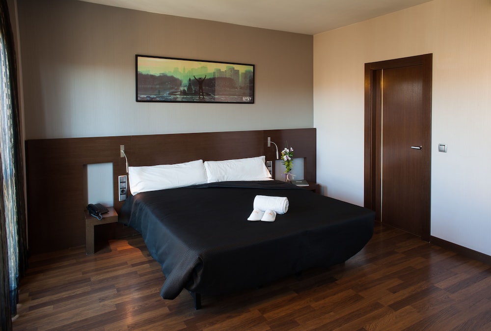 Hotel Tach Madrid Airport 18/59