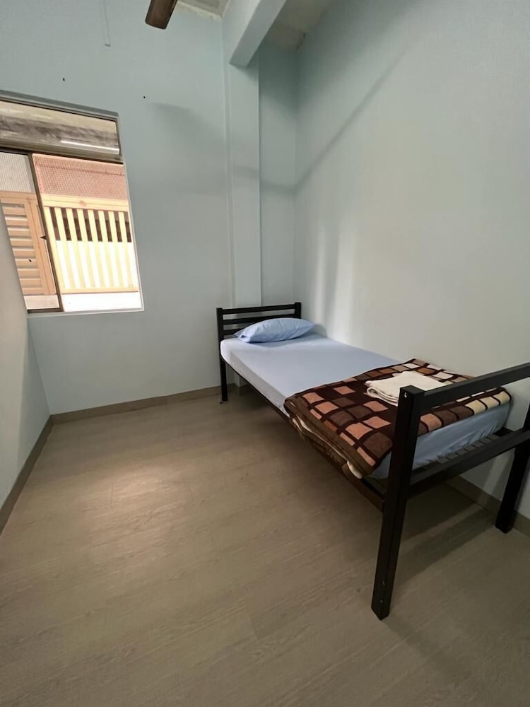 STEP INN GUEST HOUSE 8/31