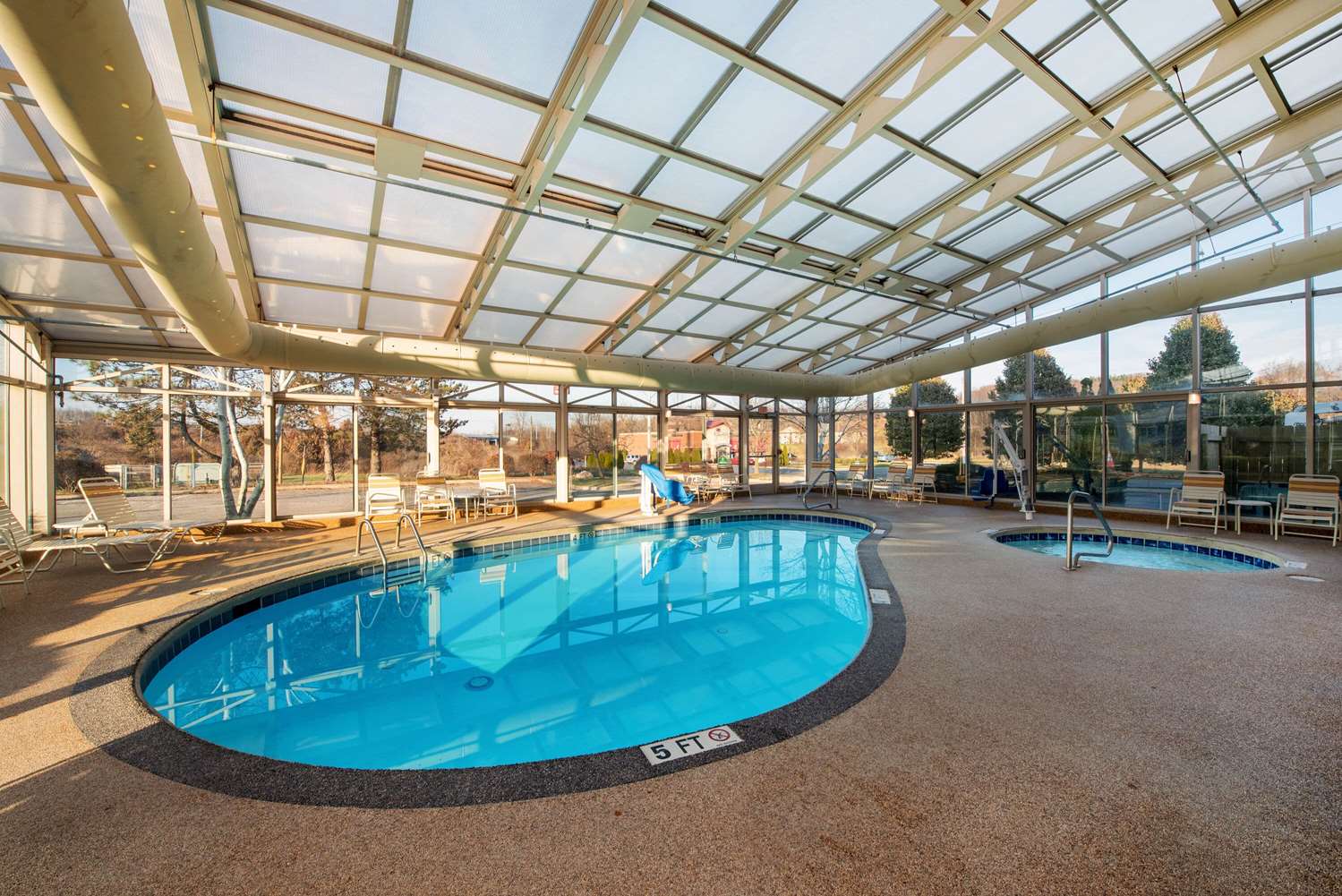 La Quinta Inn And Suites By Wyndham Mansfield Oh 20/27