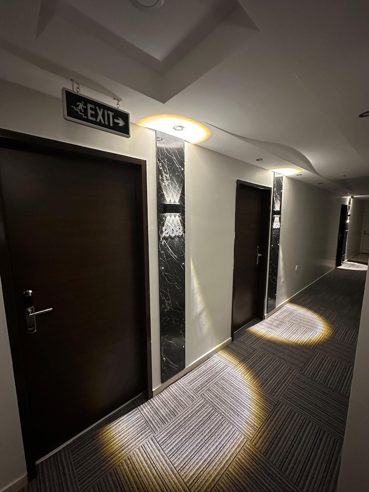 Lotis Hotel 9/35
